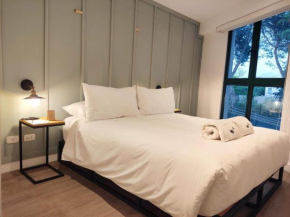 Elegant 2BR with lovely Balcony